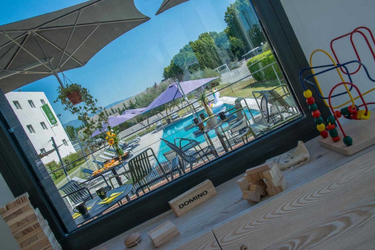 Ibis Styles Pertuis Portes Du Luberon Luaran gambar