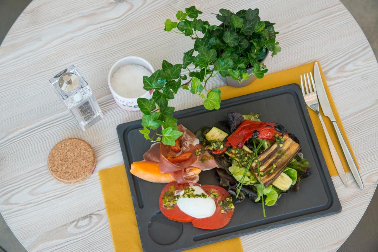 Ibis Styles Pertuis Portes Du Luberon Luaran gambar