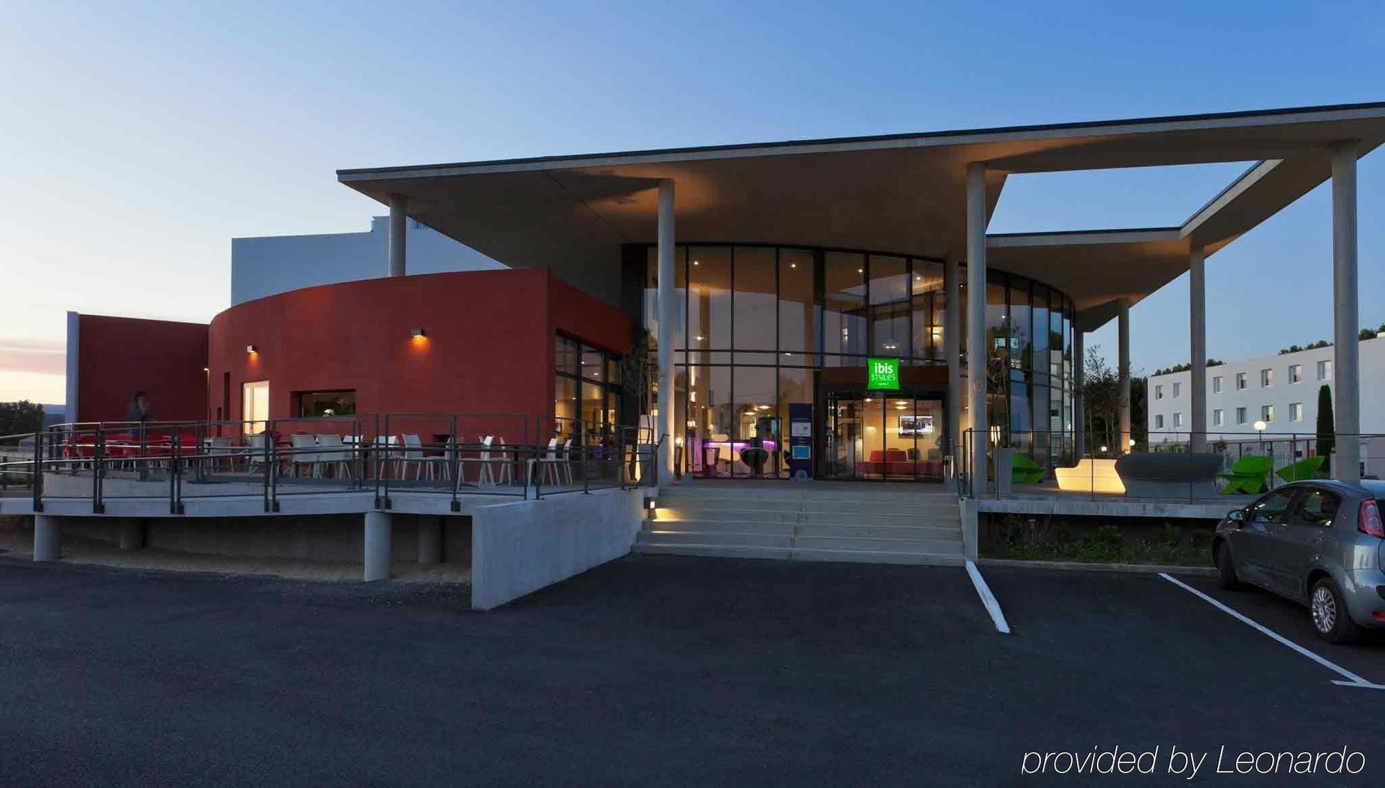 Ibis Styles Pertuis Portes Du Luberon Luaran gambar