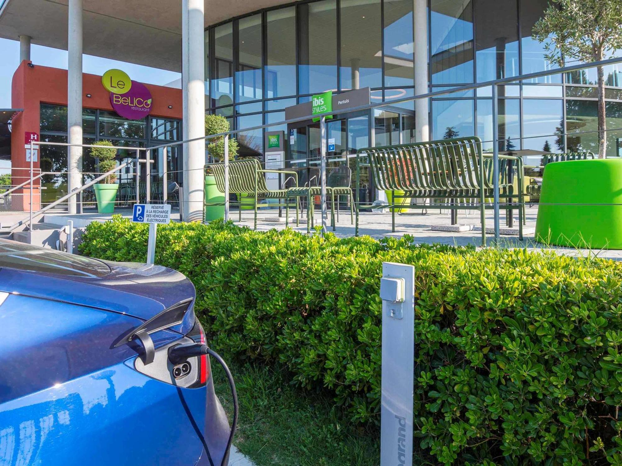 Ibis Styles Pertuis Portes Du Luberon Luaran gambar