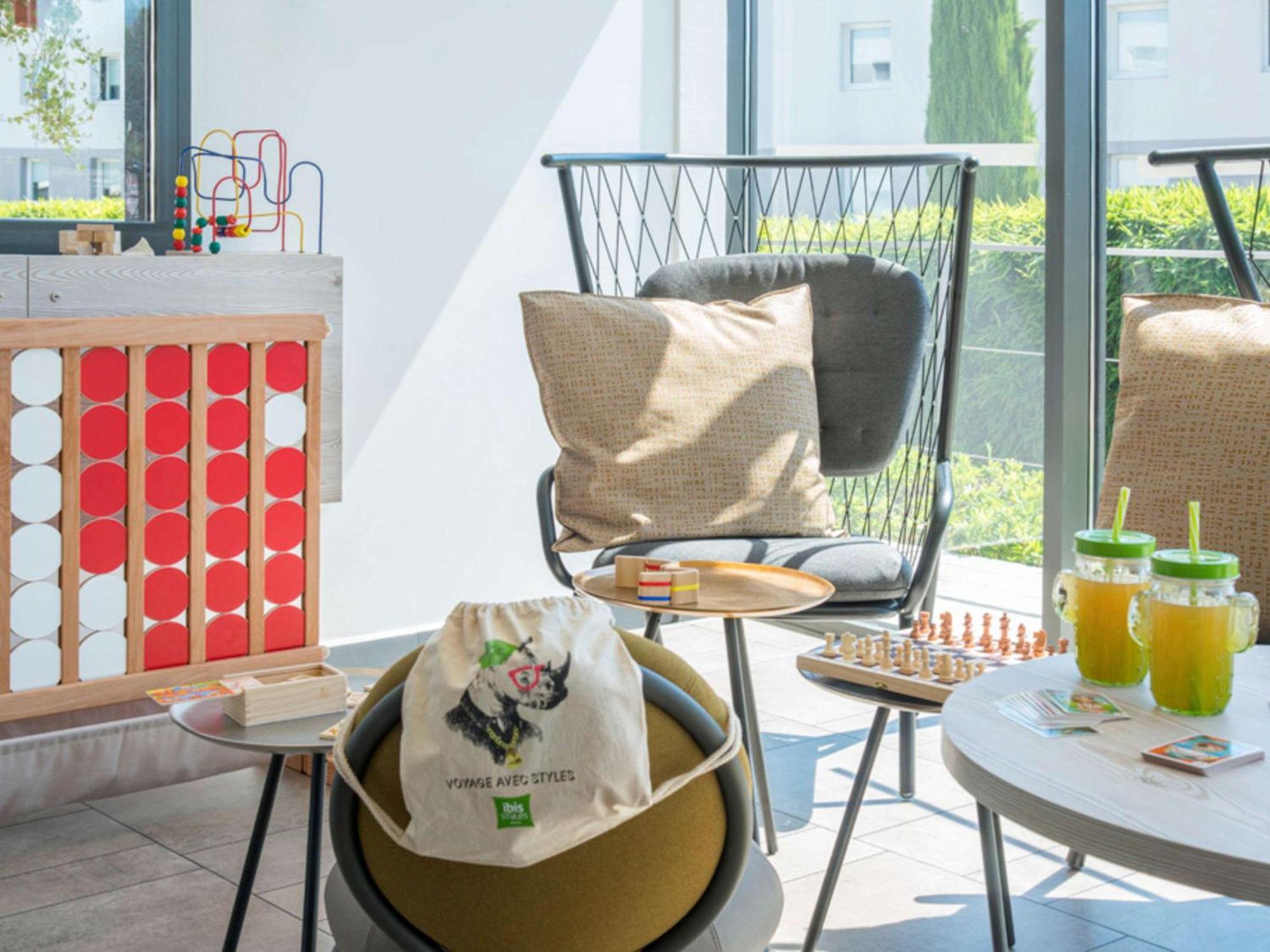 Ibis Styles Pertuis Portes Du Luberon Luaran gambar