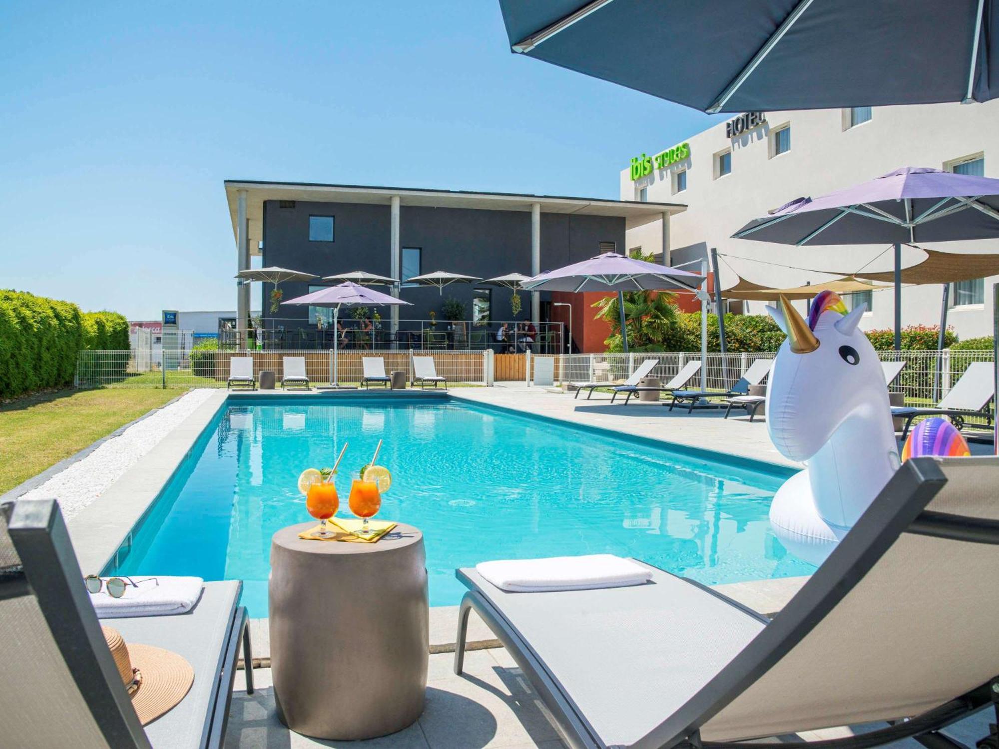 Ibis Styles Pertuis Portes Du Luberon Luaran gambar