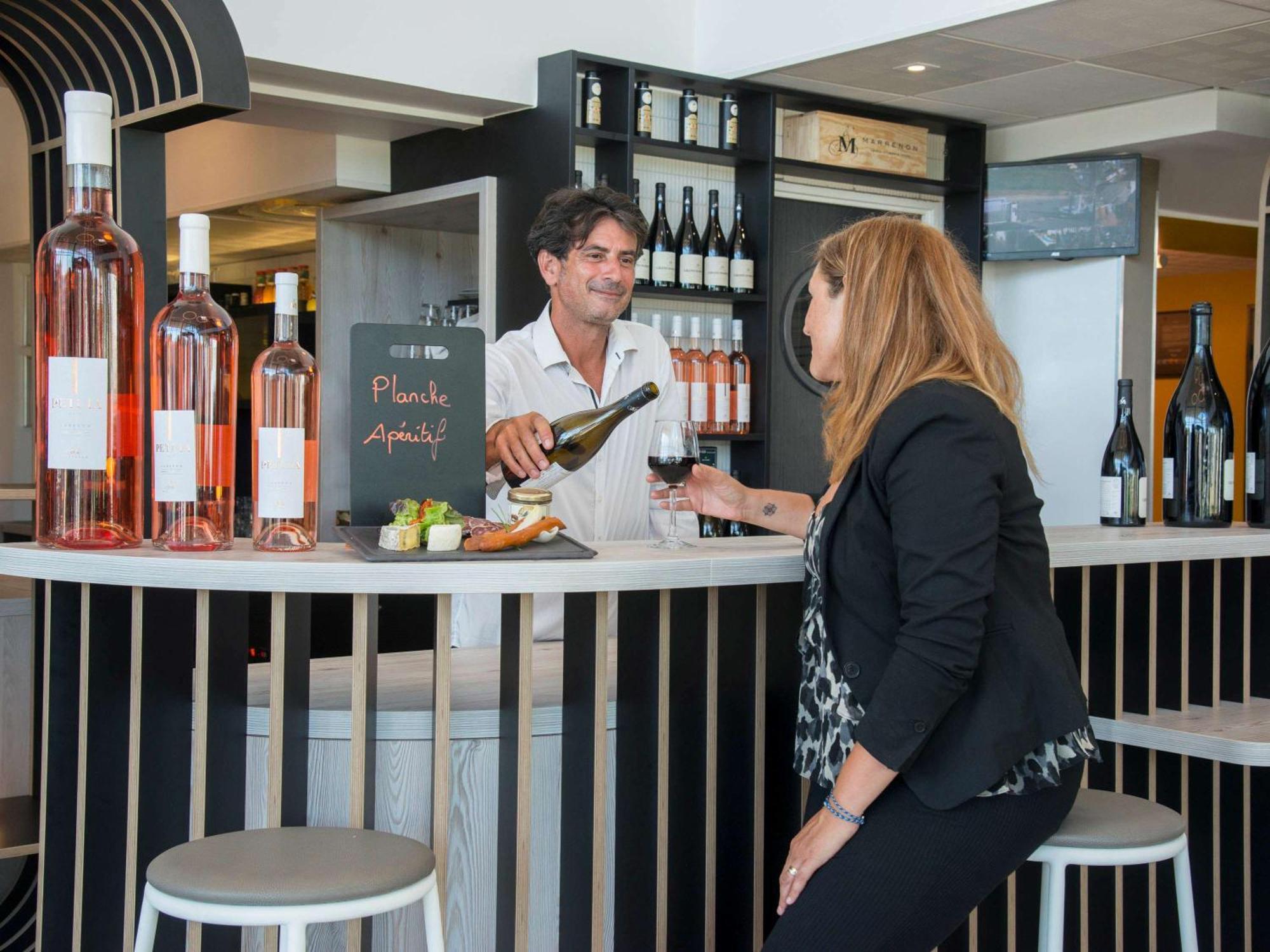 Ibis Styles Pertuis Portes Du Luberon Luaran gambar