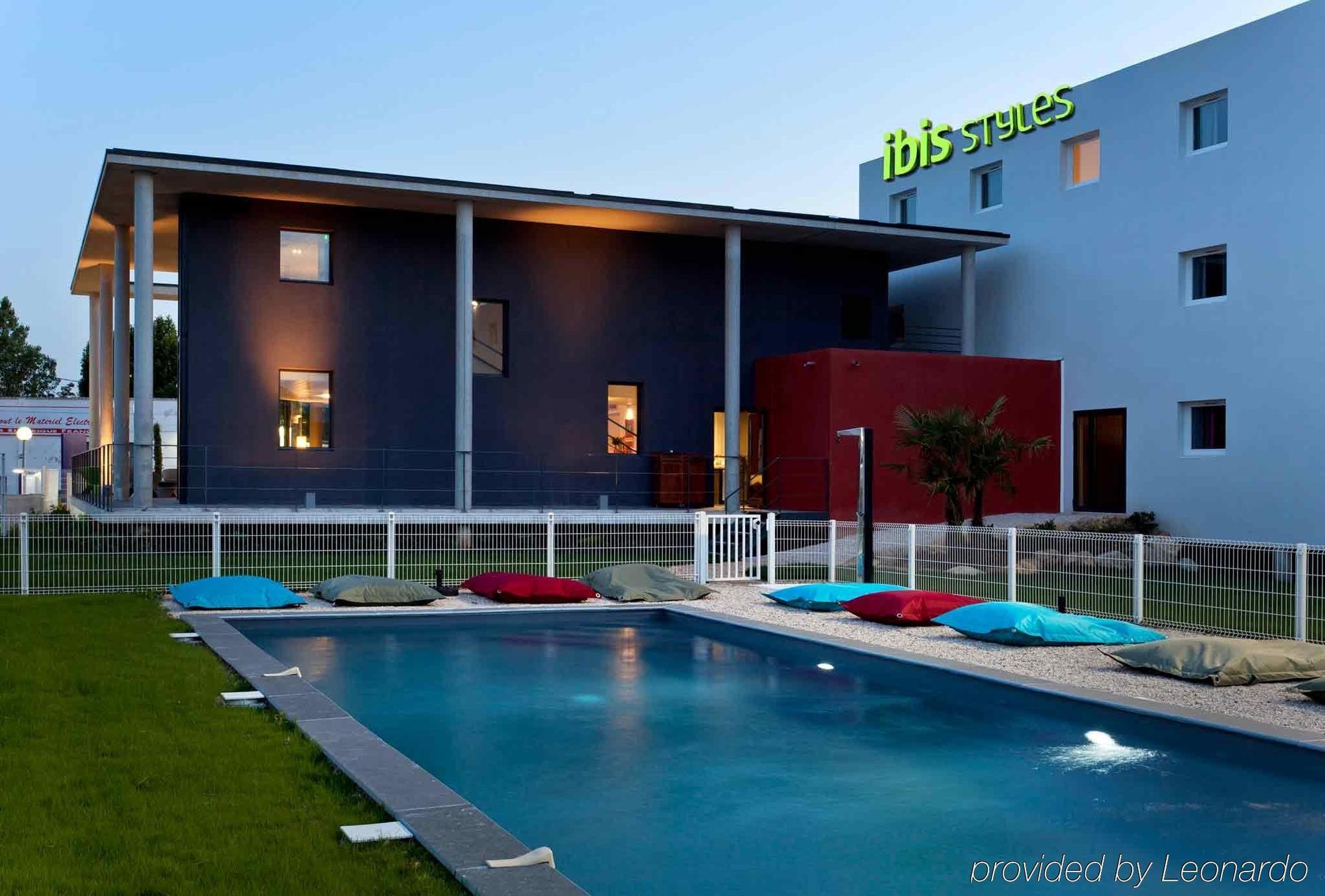 Ibis Styles Pertuis Portes Du Luberon Luaran gambar